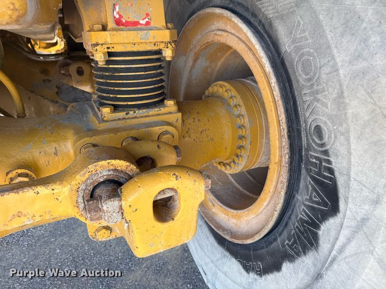 image for item DS3832 2005 Caterpillar 740 water wagon