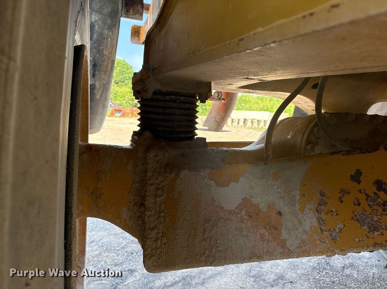 image for item DS3832 2005 Caterpillar 740 water wagon