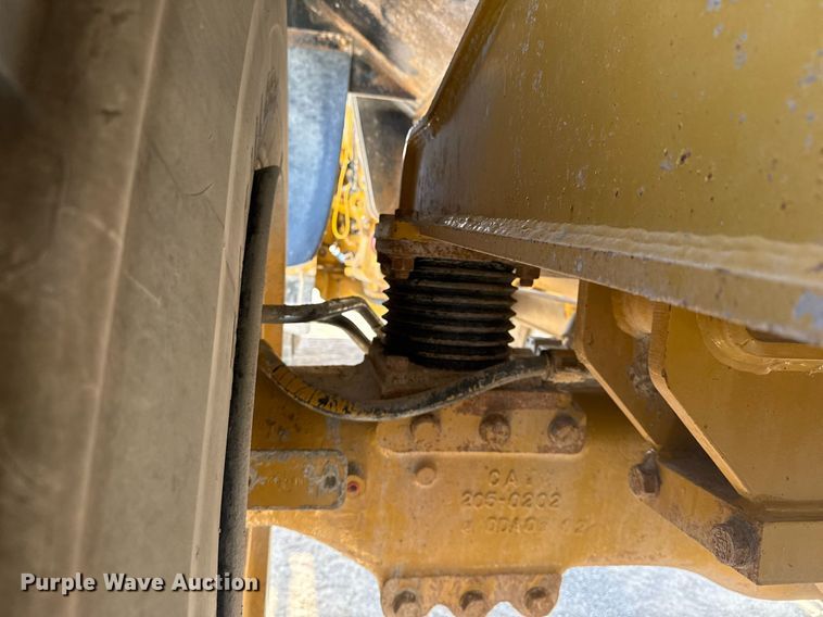 image for item DS3832 2005 Caterpillar 740 water wagon