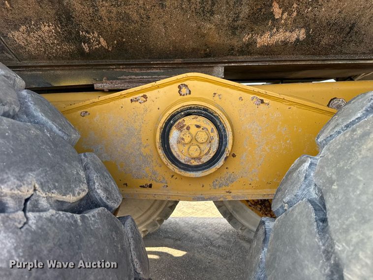 image for item DS3832 2005 Caterpillar 740 water wagon