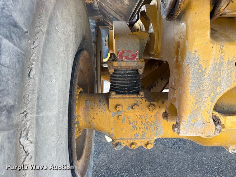 image for item DS3832 2005 Caterpillar 740 water wagon