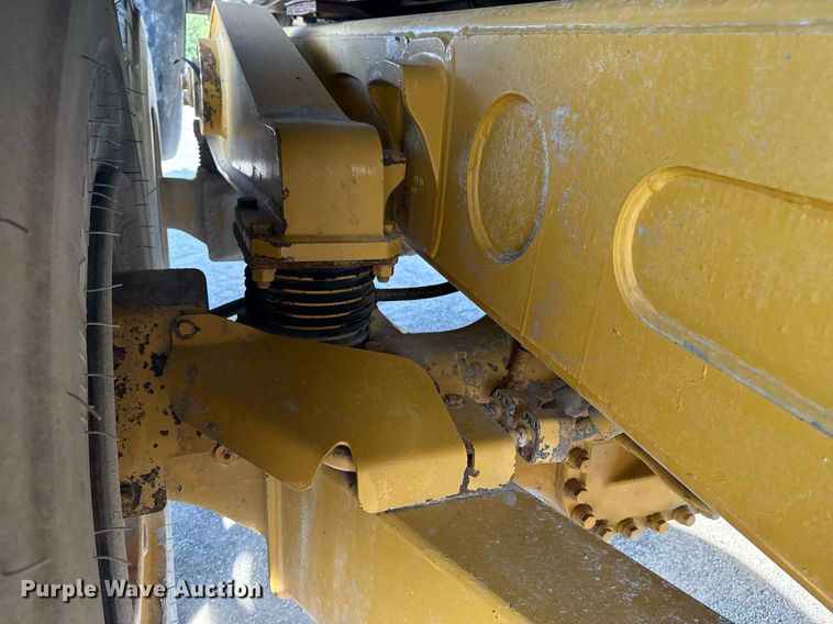 image for item DS3832 2005 Caterpillar 740 water wagon