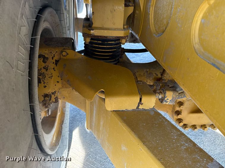 image for item DS3832 2005 Caterpillar 740 water wagon