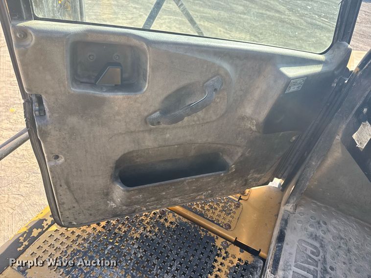 image for item DS3832 2005 Caterpillar 740 water wagon