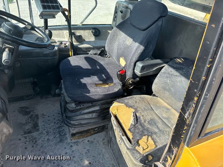 image for item DS3832 2005 Caterpillar 740 water wagon