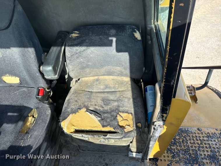 image for item DS3832 2005 Caterpillar 740 water wagon