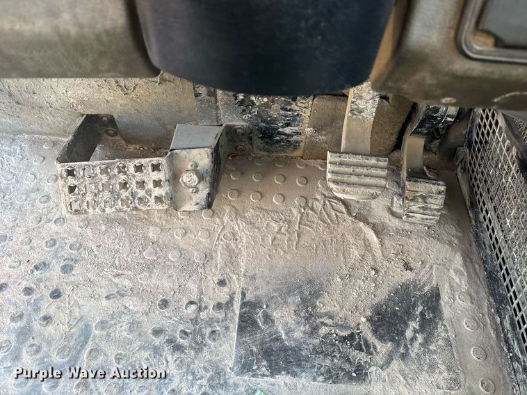 image for item DS3832 2005 Caterpillar 740 water wagon