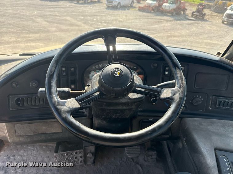 image for item DS3832 2005 Caterpillar 740 water wagon