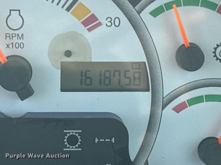 image for item DS3832 2005 Caterpillar 740 water wagon