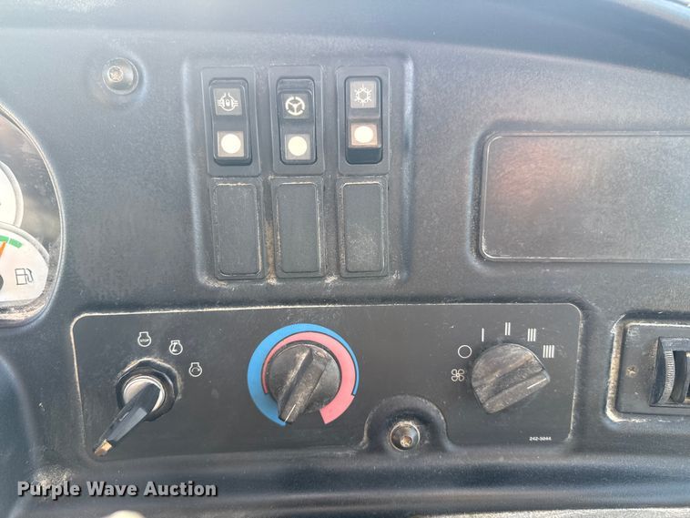 image for item DS3832 2005 Caterpillar 740 water wagon