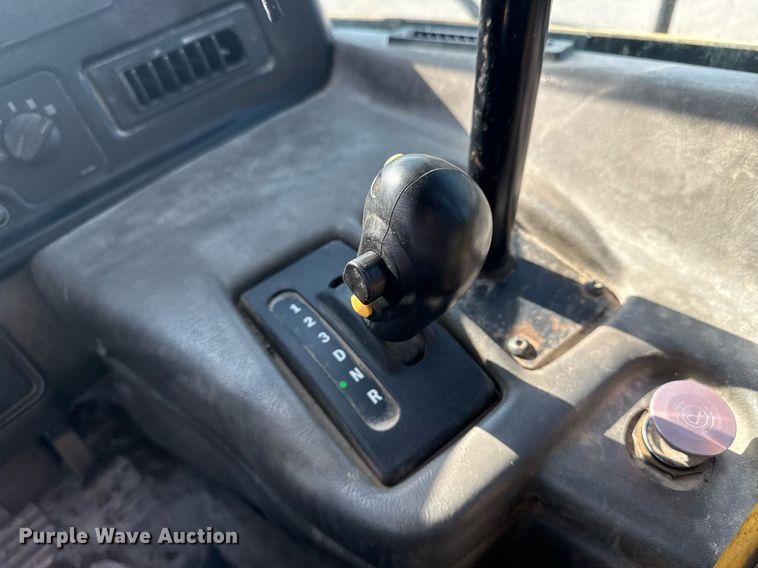 image for item DS3832 2005 Caterpillar 740 water wagon