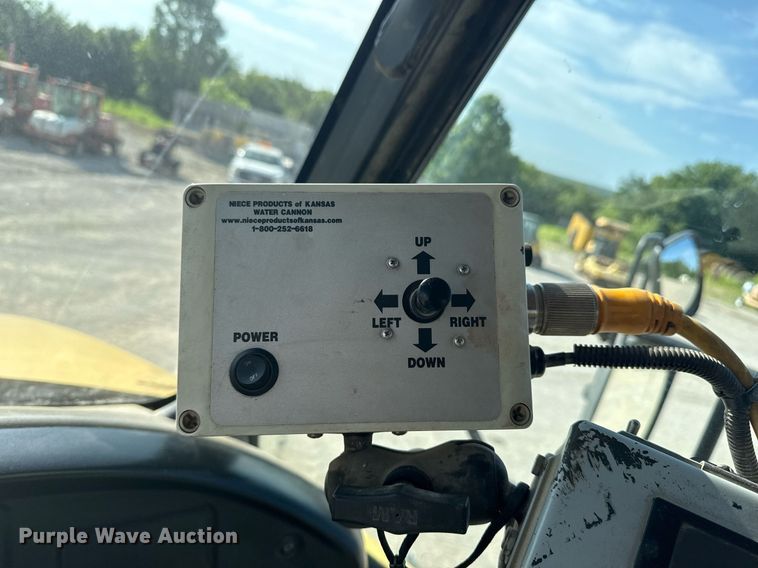 image for item DS3832 2005 Caterpillar 740 water wagon