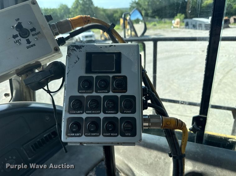 image for item DS3832 2005 Caterpillar 740 water wagon