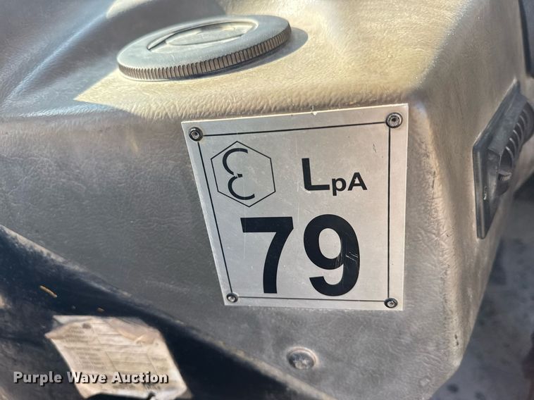 image for item DS3832 2005 Caterpillar 740 water wagon