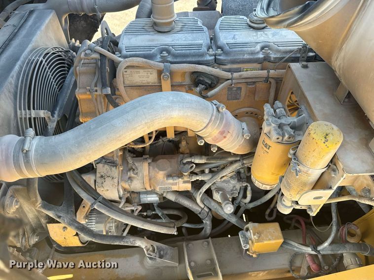 image for item DS3832 2005 Caterpillar 740 water wagon