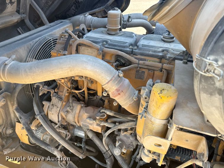 image for item DS3832 2005 Caterpillar 740 water wagon