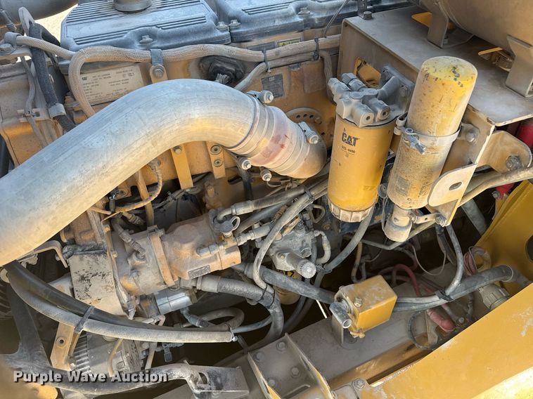 image for item DS3832 2005 Caterpillar 740 water wagon