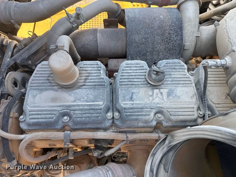 image for item DS3832 2005 Caterpillar 740 water wagon