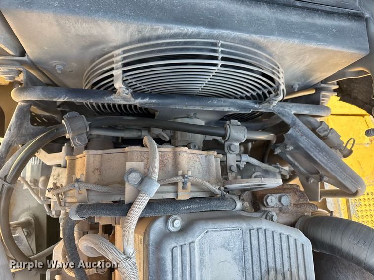 image for item DS3832 2005 Caterpillar 740 water wagon