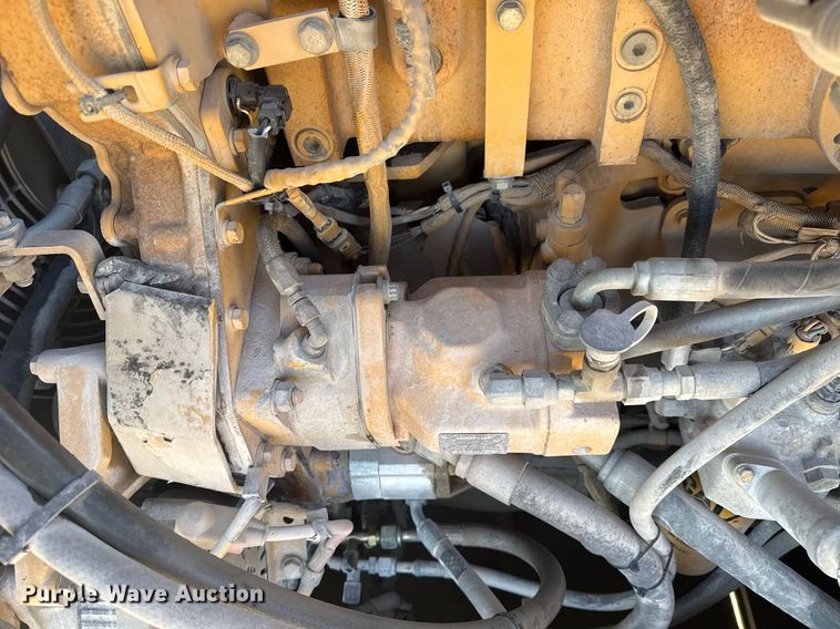 image for item DS3832 2005 Caterpillar 740 water wagon