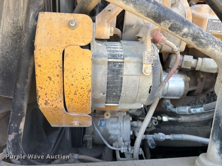 image for item DS3832 2005 Caterpillar 740 water wagon