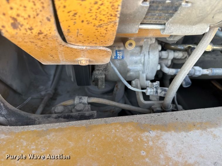 image for item DS3832 2005 Caterpillar 740 water wagon