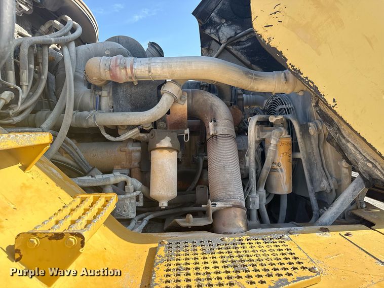 image for item DS3832 2005 Caterpillar 740 water wagon