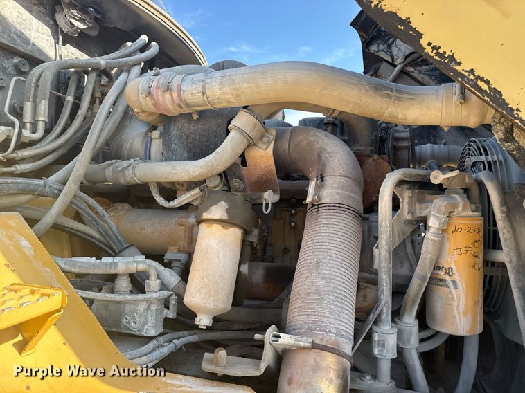 image for item DS3832 2005 Caterpillar 740 water wagon
