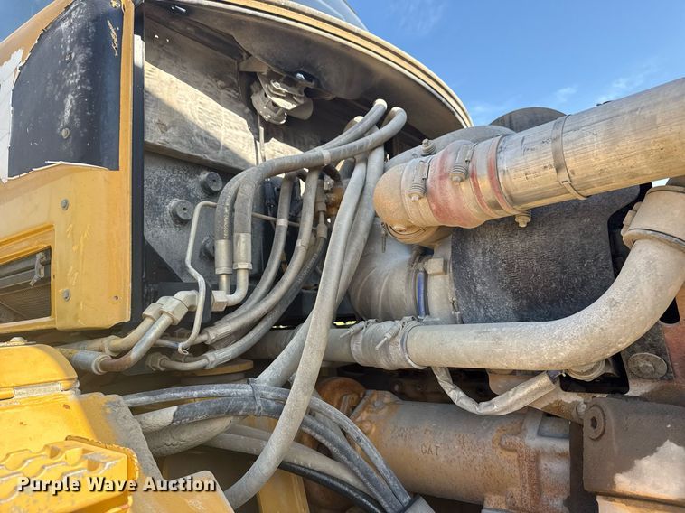 image for item DS3832 2005 Caterpillar 740 water wagon