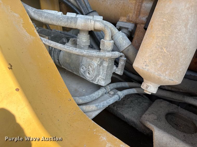 image for item DS3832 2005 Caterpillar 740 water wagon