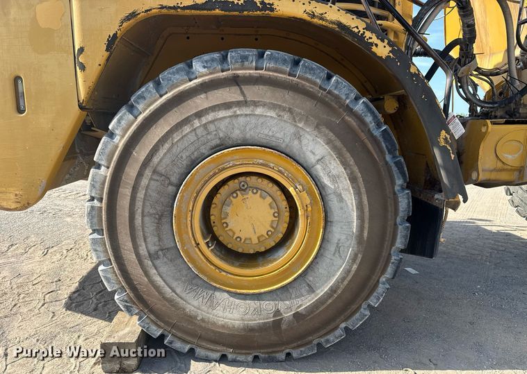 image for item DS3832 2005 Caterpillar 740 water wagon