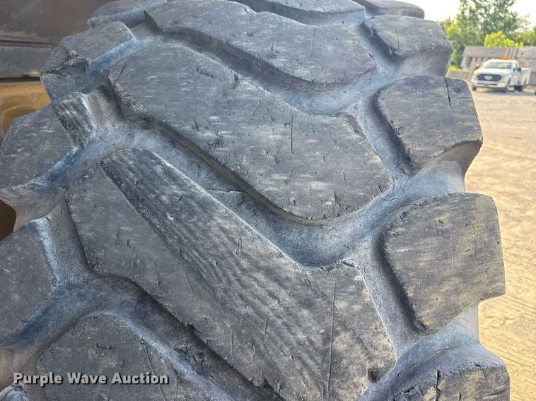 image for item DS3832 2005 Caterpillar 740 water wagon