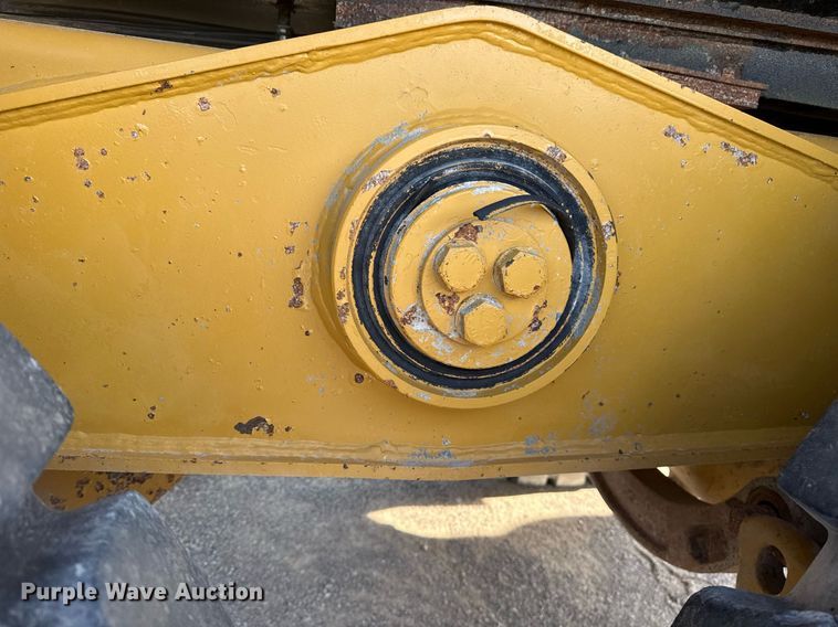 image for item DS3832 2005 Caterpillar 740 water wagon