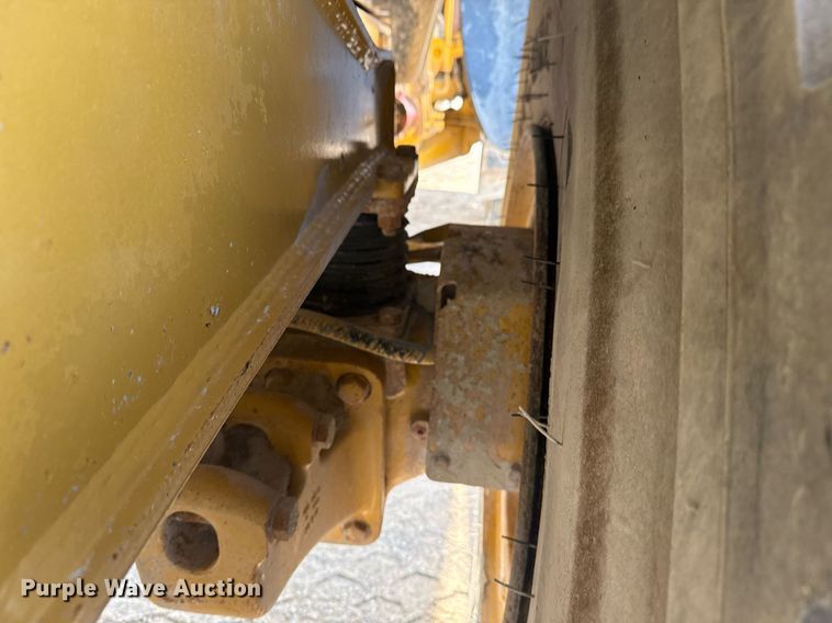 image for item DS3832 2005 Caterpillar 740 water wagon