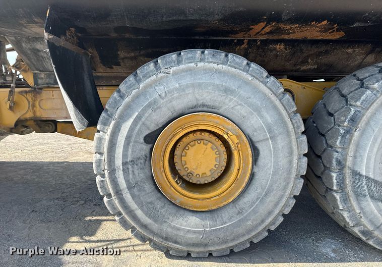 image for item DS3832 2005 Caterpillar 740 water wagon