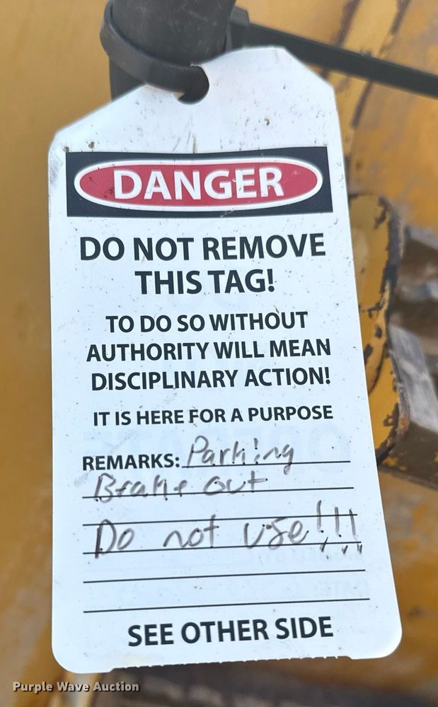 image for item DS3832 2005 Caterpillar 740 water wagon