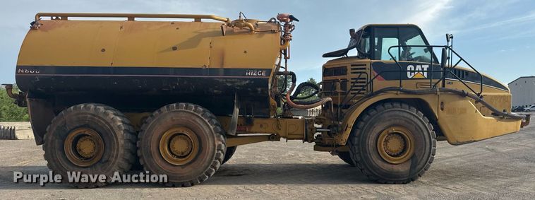 image for item DS3833 2006 Caterpillar 740 water wagon