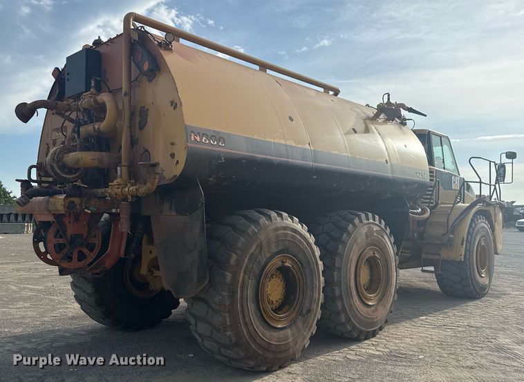 image for item DS3833 2006 Caterpillar 740 water wagon