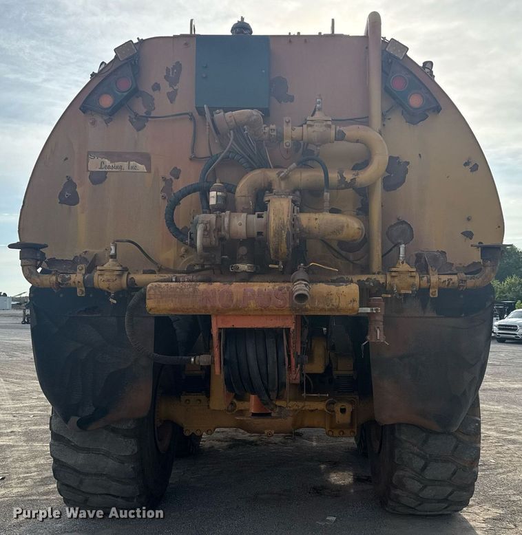 image for item DS3833 2006 Caterpillar 740 water wagon