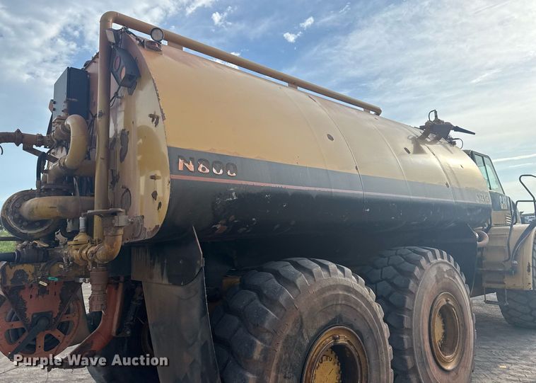 image for item DS3833 2006 Caterpillar 740 water wagon