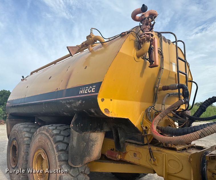 image for item DS3833 2006 Caterpillar 740 water wagon