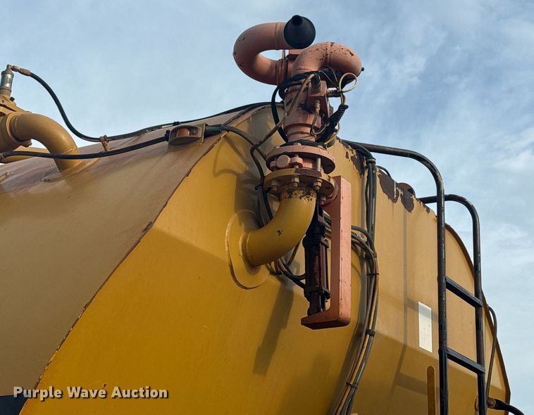 image for item DS3833 2006 Caterpillar 740 water wagon