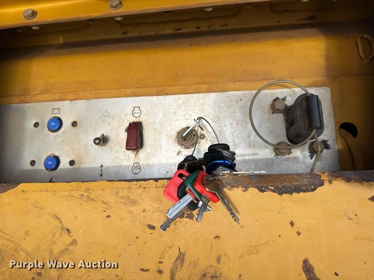 image for item DS3833 2006 Caterpillar 740 water wagon