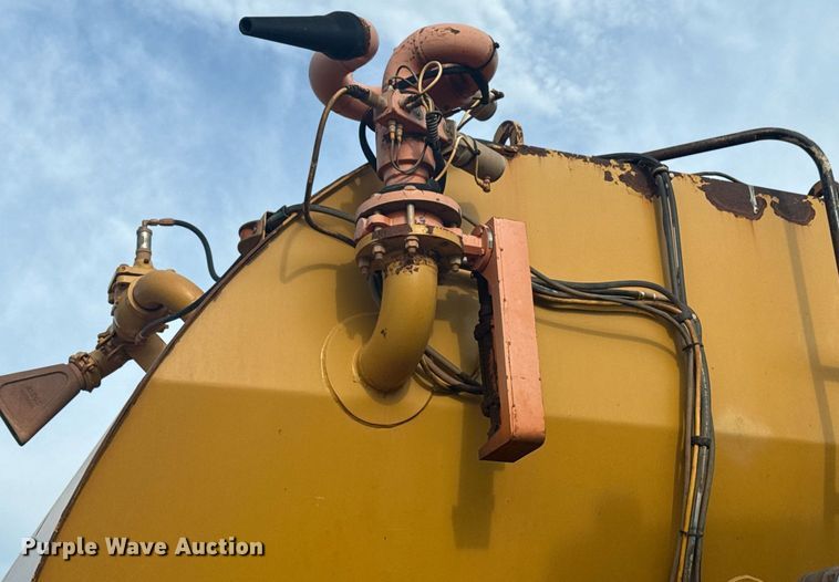 image for item DS3833 2006 Caterpillar 740 water wagon