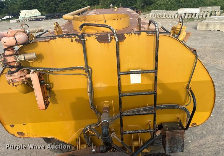 image for item DS3833 2006 Caterpillar 740 water wagon
