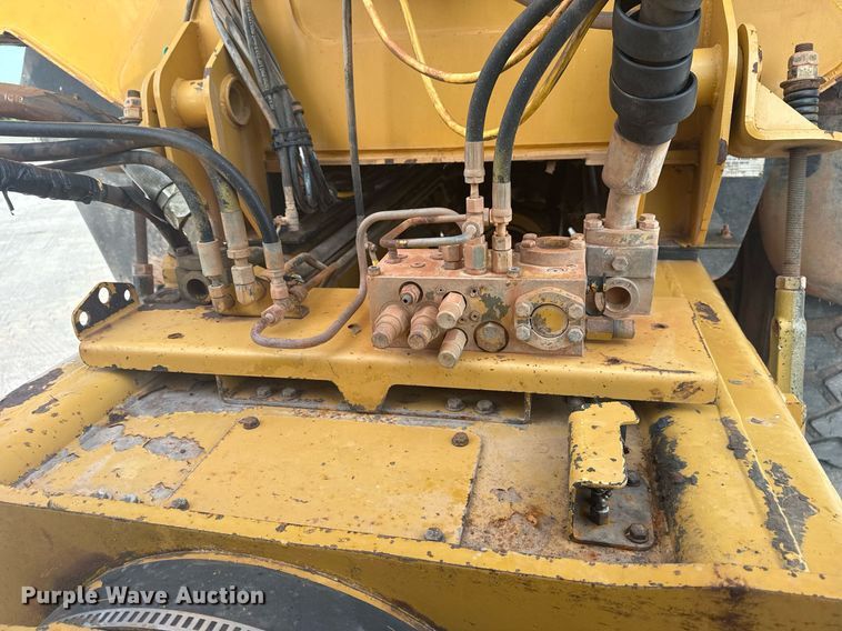 image for item DS3833 2006 Caterpillar 740 water wagon