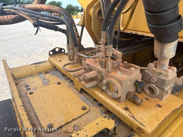 image for item DS3833 2006 Caterpillar 740 water wagon