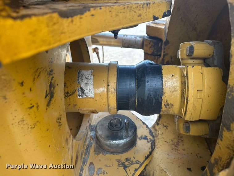 image for item DS3833 2006 Caterpillar 740 water wagon