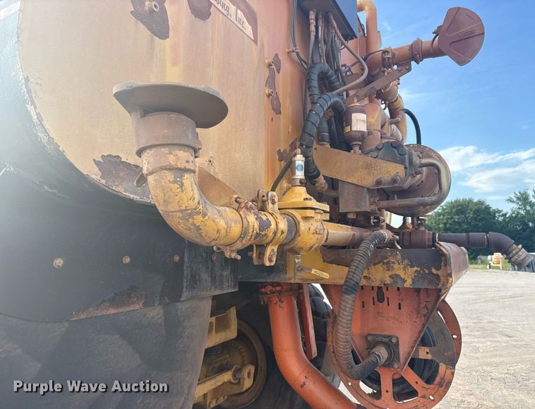 image for item DS3833 2006 Caterpillar 740 water wagon