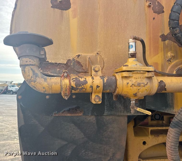 image for item DS3833 2006 Caterpillar 740 water wagon